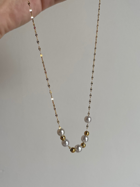Dainty Pearl Necklace