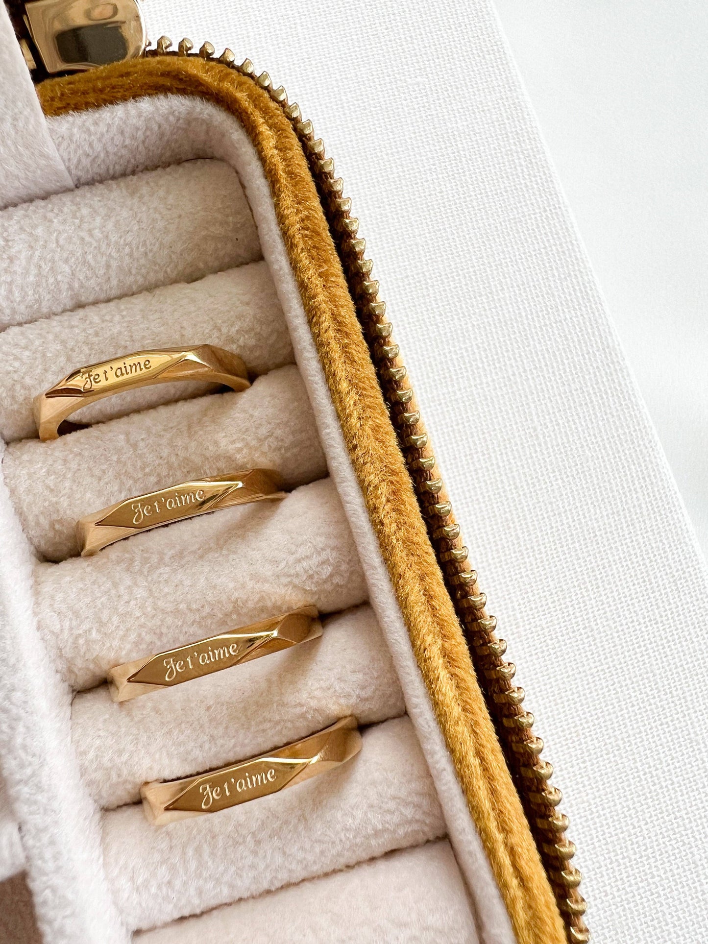Jet'aime Ring