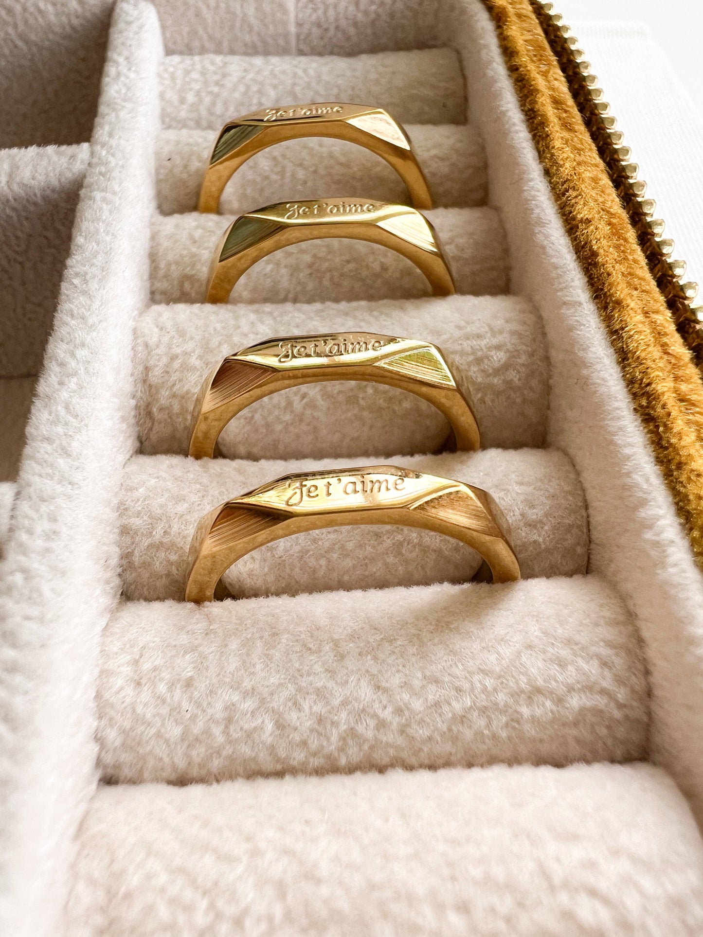 Jet'aime Ring
