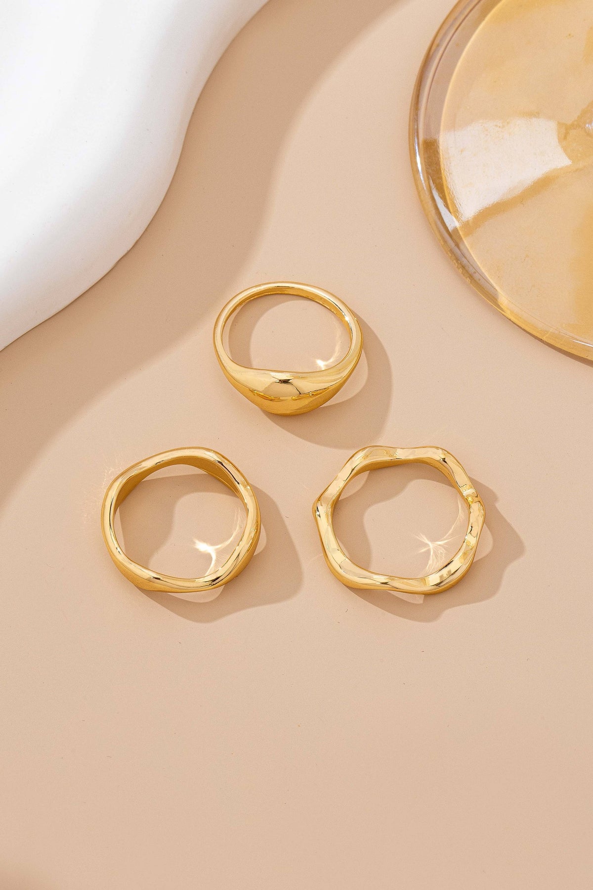 Stacked Wavy Rings