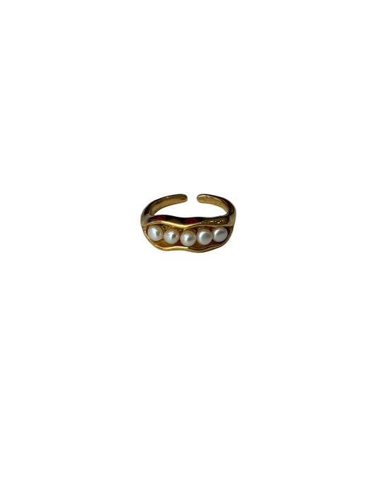 Pearl Pea Pod Ring