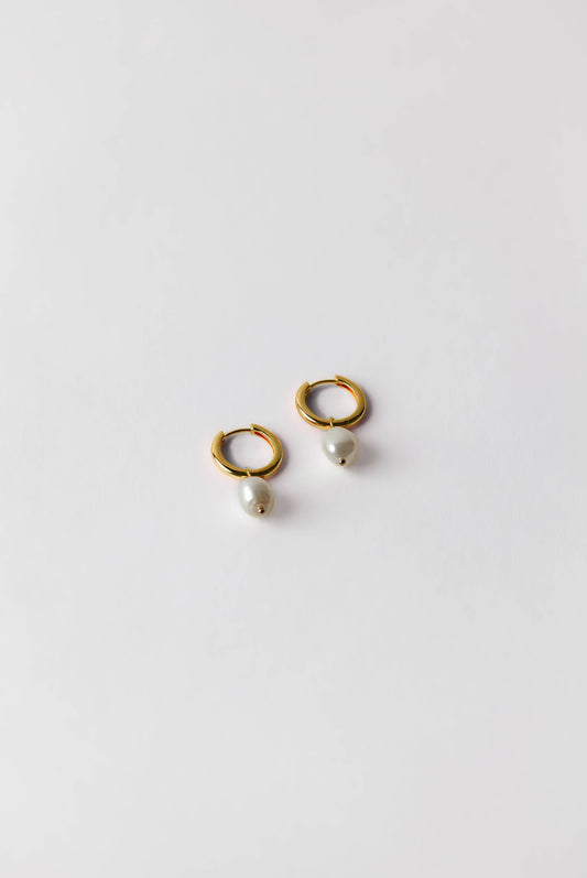 Pearl Hoops in Gold (Hinge)