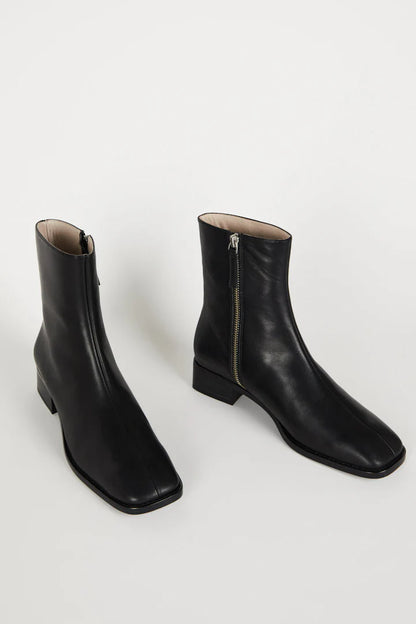 Tour Boots