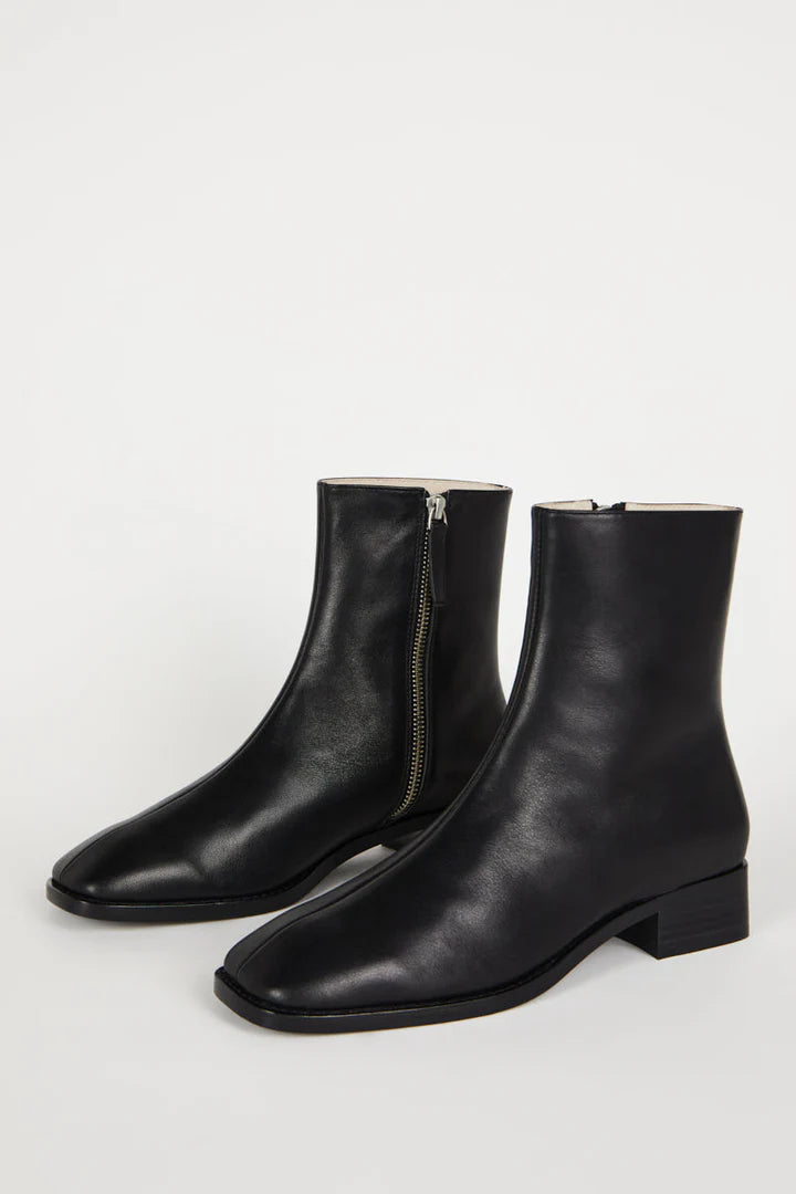 Tour Boots