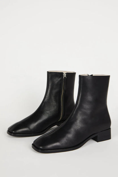Tour Boots