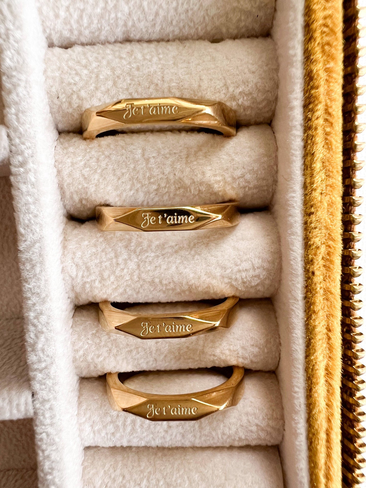 Jet'aime Ring