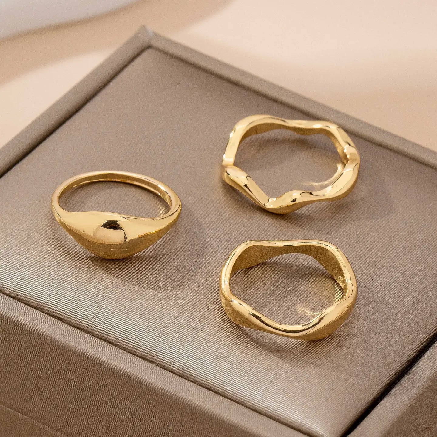 Multi-Band Wavy Ring Stack